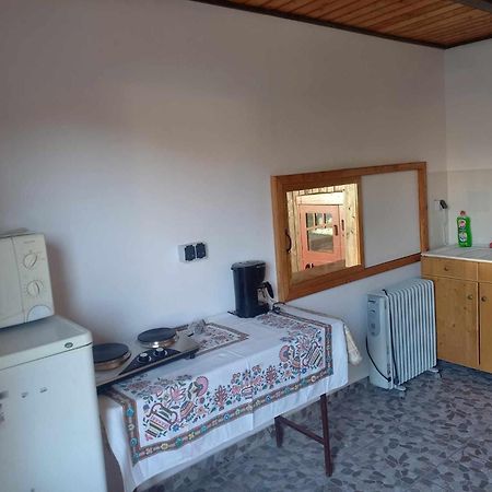 Biro Vendeghaz Hotel Sarateni ภายนอก รูปภาพ