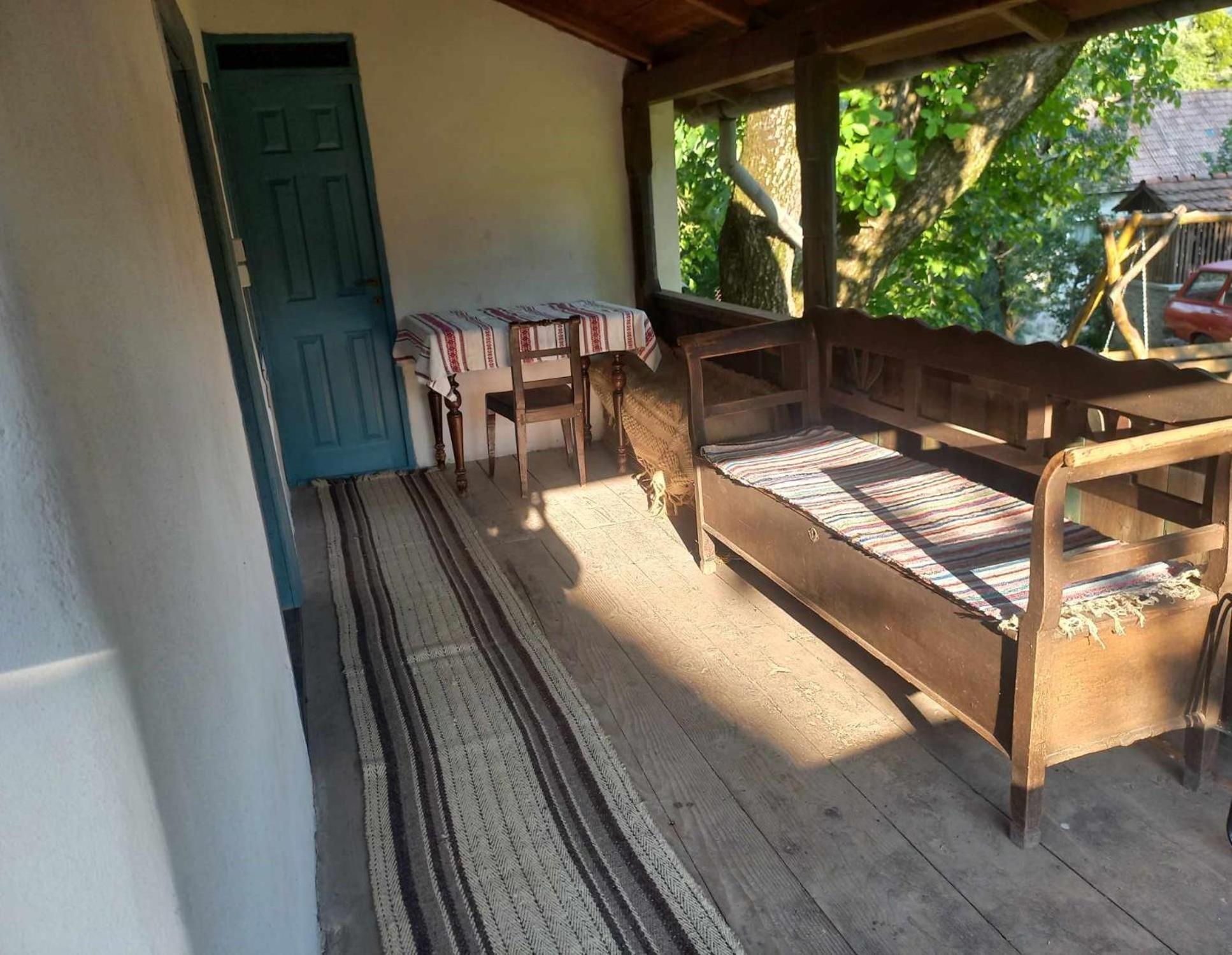 Biro Vendeghaz Hotel Sarateni ภายนอก รูปภาพ