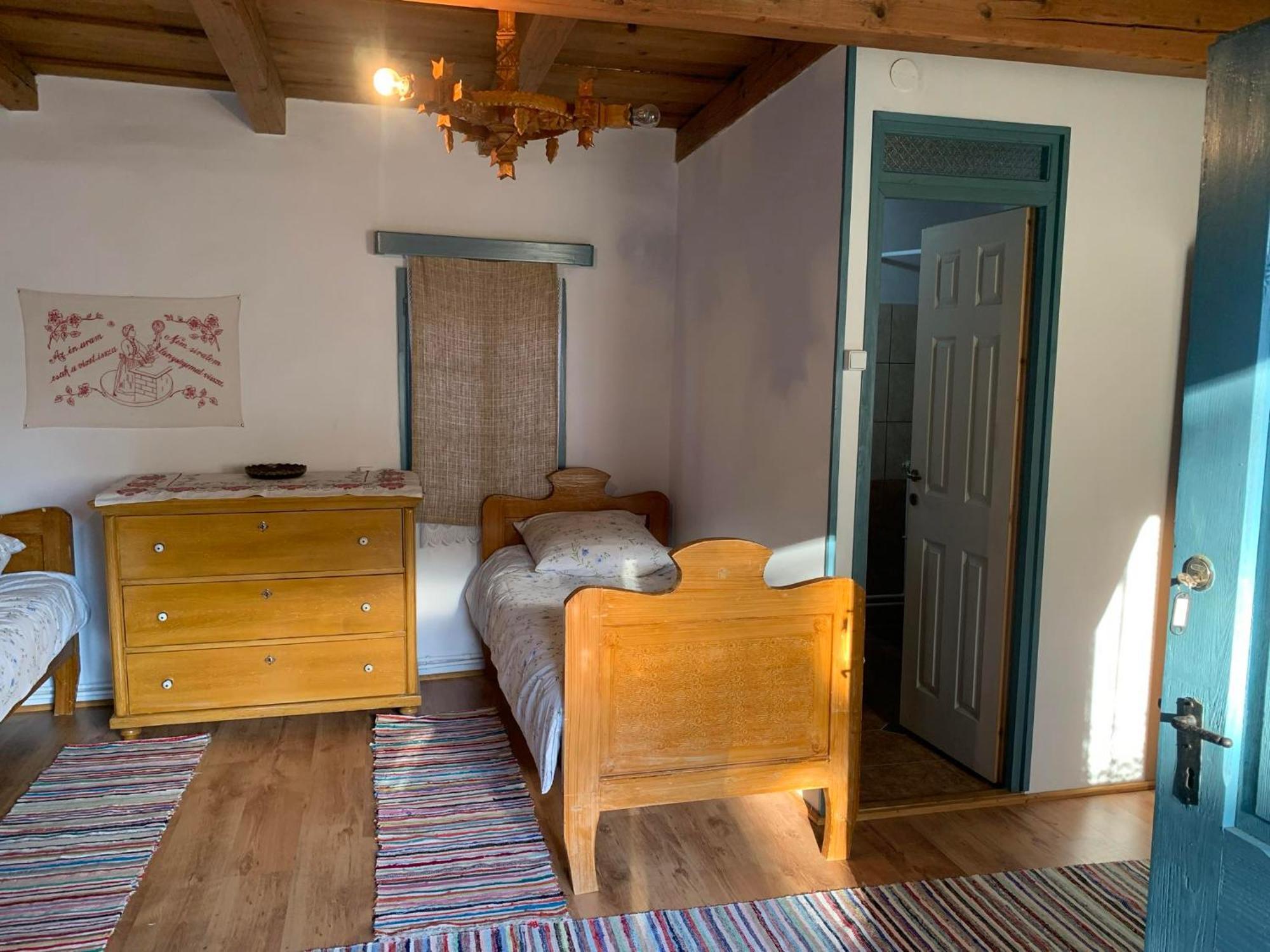 Biro Vendeghaz Hotel Sarateni ภายนอก รูปภาพ